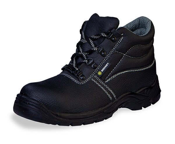 D/D Chukka S3 Black Size 4